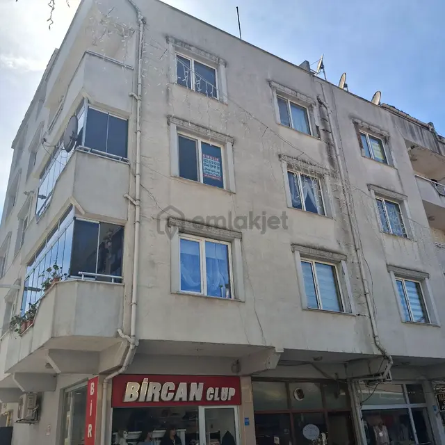 T.dağ Muratlı Muradiye Mah'de. Şehrin Tam Merkezinde Bulunan Aydınlık 2+1 2. Kat Daire Kiralıktır.. 2