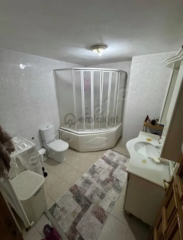 Bayrampaşa Esenler Caddesin'de 3+1 150m2 4