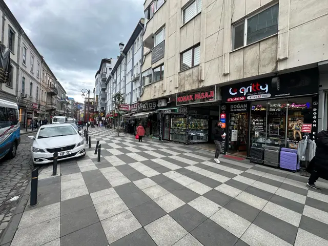 Trabzon Meydan Konak Pasajında Satılık Dükkan 3