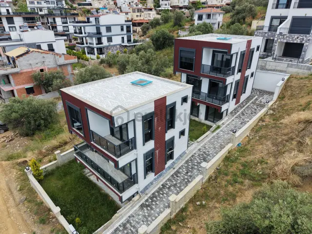 Mera Emlaktan Pelitköy Mevki Denize 200m Bahçeli 4+1 Sıfır Villa 2