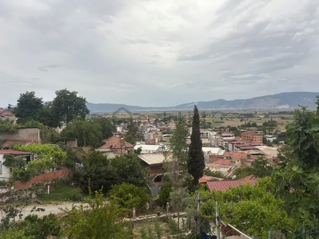 Aydın Söke Bağarası İki Evlı Köy Evı Ve Bahçesi 2
