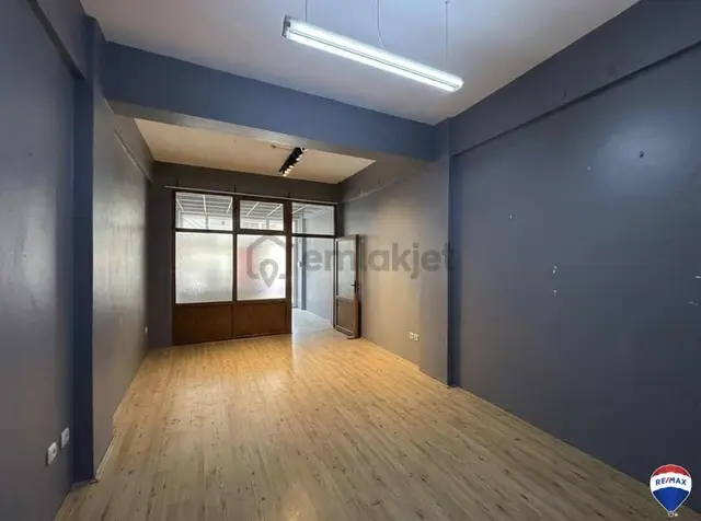 Remax Vira'dan Erenler'de Satılık Dükkan 2