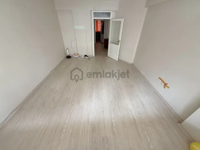Jet'ten Akçay Merkezde Ön Cephe Geniş Balkonlu 2+1 Kiralık Daire 4