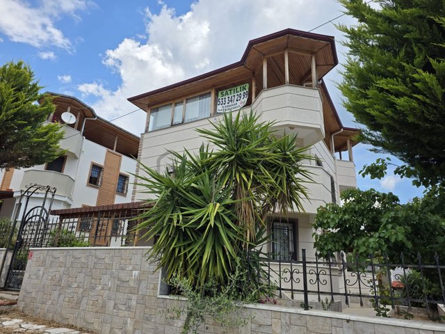 Altınoluk İlkbahar Dan Bahçeli Deniz Manzaralı Müstakil Villa Altınoluk İlkbahar Dan Bahçeli Deniz Manzaralı Müstakil Villa