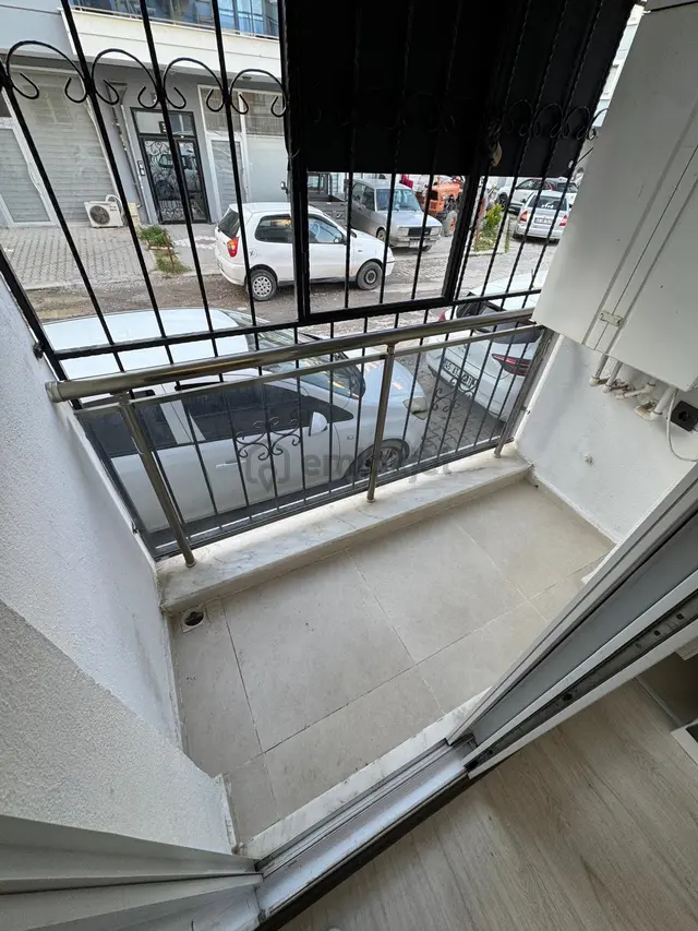 Muradiye Mahallesi Satılık Daire 1+1 60m2 3 Katlının Yüksek Zemin Katı Açık Mutfak Full 2