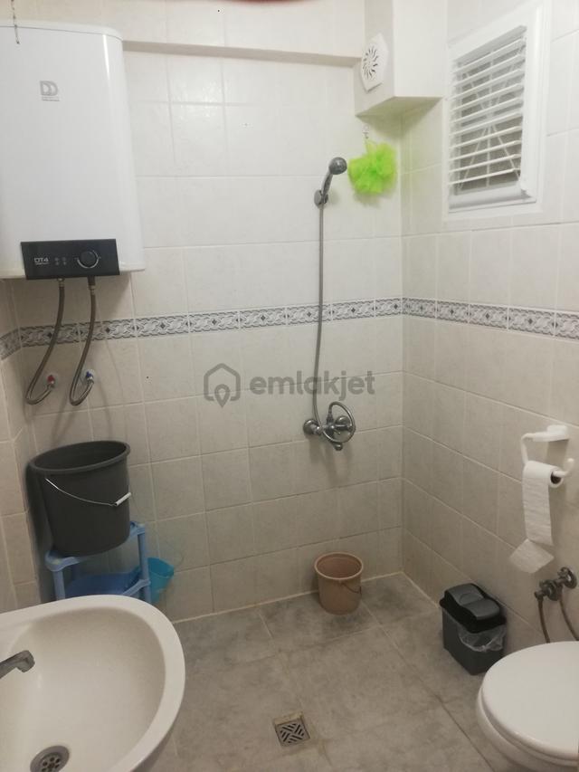 Foçada Sezonluk Kiralık 2+1 Ayrı Mutfak Bahçeli Zemin Daire 3