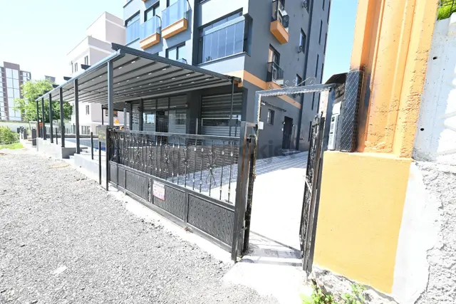 Üstünkent'ten Prestijli Konumda Görünürlüğü Yüksek Satılık Ofis 3