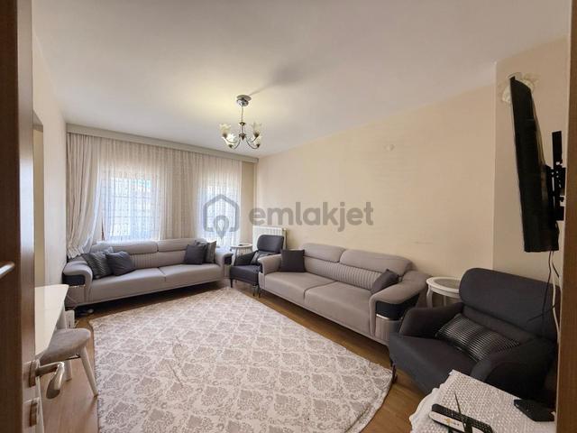 Beykent Tokilerde Geniş Bakımlı Ara Kat Ön Cephe 2+1 Daire 4
