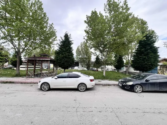 Marangozlar Sanayi İçinde Parka Cephe 200 M2 Satılık İşyeri 3