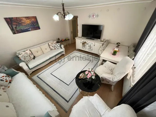 Yunus Emre Cad. Basın Cad. Yakını Orta Kat 3+1 Bağımsız Ön Cephe 4