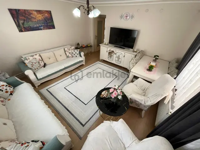 Yunus Emre Cad. Basın Cad. Yakını Orta Kat 3+1 Bağımsız Ön Cephe 3