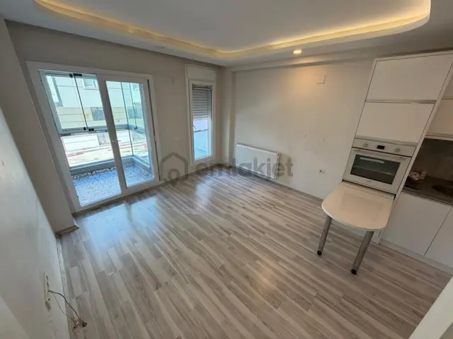Üçyol Metro Yakını Genç Bina Asansörlü Otoparklı Satılık Daire 5