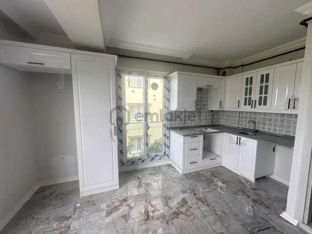 Çözüm Emlak'tan Muradiye'de 1+1 Ara Kat Yerden Isıtmalı Daire 1