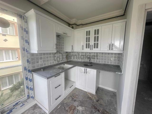 Çözüm Emlak'tan Muradiye'de 1+1 Ara Kat Yerden Isıtmalı Daire 5