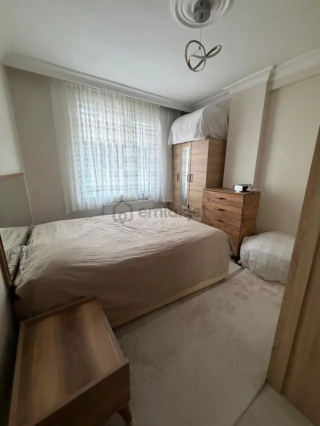 Yenibosa Pazar Pazarı Okul Yolunda 2+1 İskanlı Ara Kat Daire 3