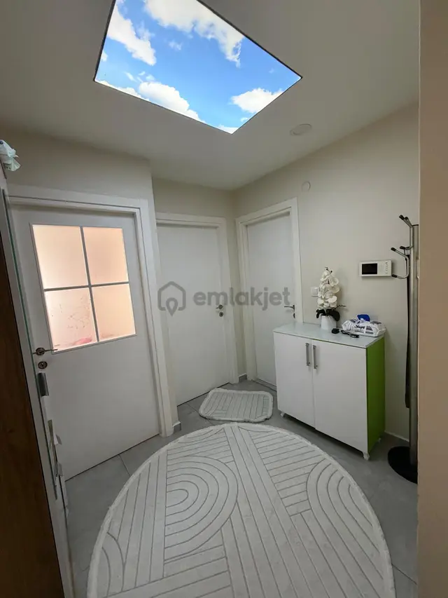 Yenibosa Pazar Pazarı Okul Yolunda 2+1 İskanlı Ara Kat Daire 4