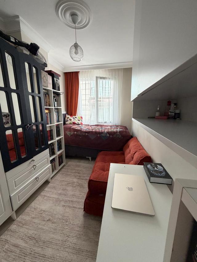 Yenibosa Pazar Pazarı Okul Yolunda 2+1 İskanlı Ara Kat Daire 5