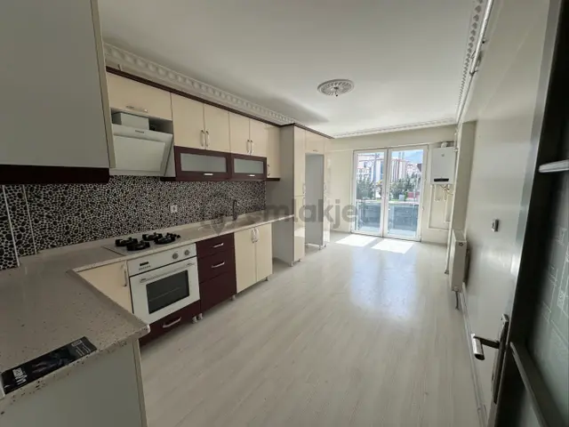 Karapürçek'te Stadyum Yanı Asansörlü Geniş 3+1 Daire 2