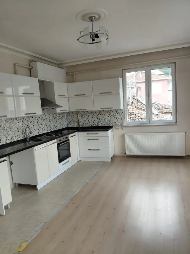 Adalet Gold Group Emlaktan Çarşı İçerisinde Kiralık Daire 1