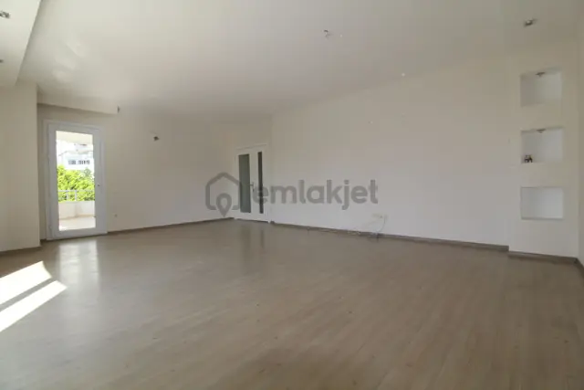 Aslan'dan Mezitli Merkezde Sosyal Tesisli, Site İçi, Geniş 3+1 2
