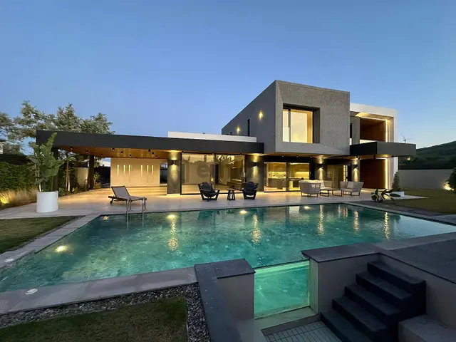 İzmir Çeşme'de Ilıca Plajı'na Yakın Havuzlu Yeni Villa 3