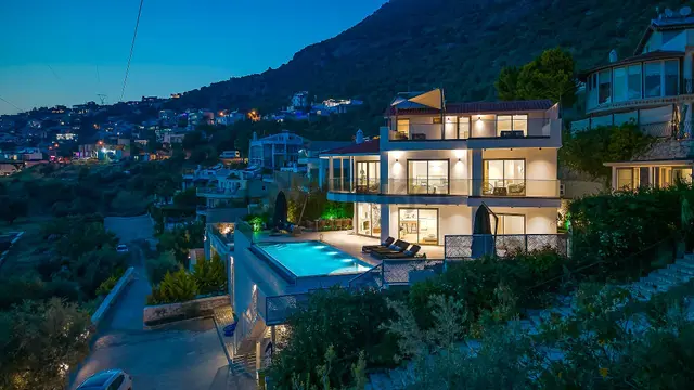 Kaş Kalkan’da Kapanmaz Deniz Manzaralı 2 Havuzlu Villa 3