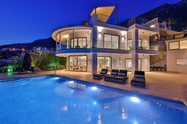 Kaş Kalkan’da Kapanmaz Deniz Manzaralı 2 Havuzlu Villa 4