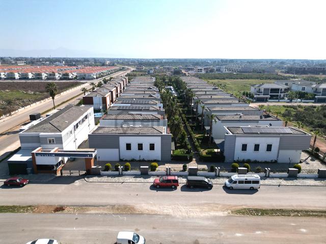 Antalya Döşemealtı’nda Havuzlu Sitede Şömineli Müstakil Villa 5