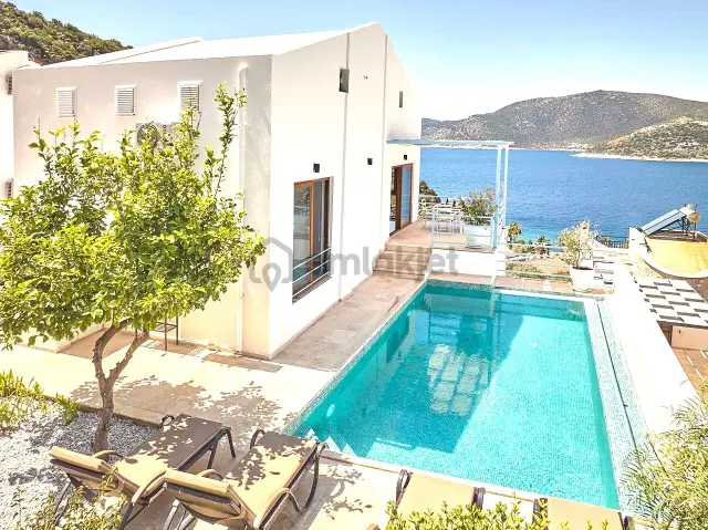 Kaş Kalkan Kışla’da Plaja Yürüme Mesafesinde Eşyalı Villa 4