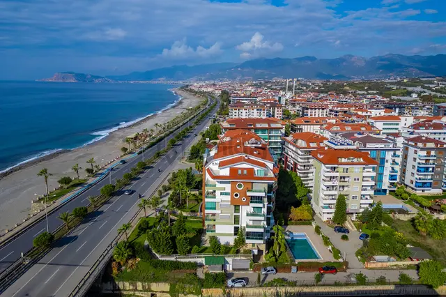 Antalya Alanya'da Sahile Sıfır Eşyalı Satılık Dubleks Daire 2