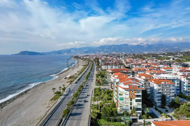 Antalya Alanya'da Sahile Sıfır Eşyalı Satılık Dubleks Daire 4