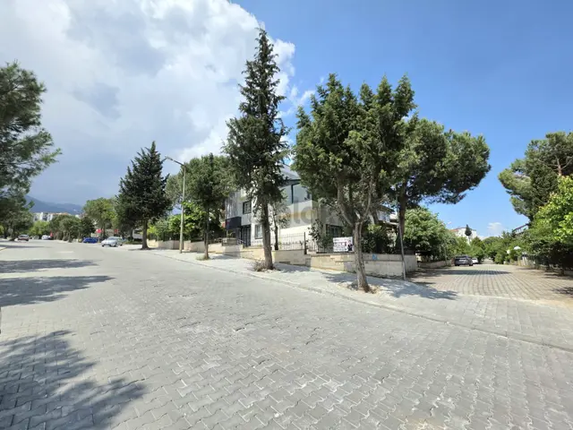Ferah Evler'de Masrafsız Geniş Bahçeli 5+1 (köşe Konumda) 3