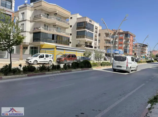Real'den Cüneytbey Cadde Üstü Satılık Dikkan 3