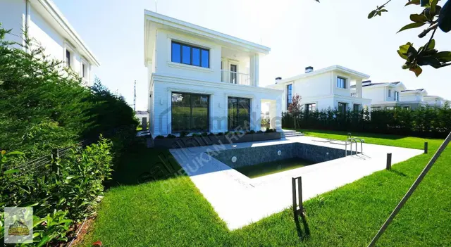 Çekmeköy Çınarköy'de 5+2 Satılık Villa | Prestijli Site Yaşamı 1