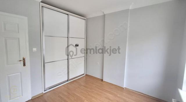 Harika Konumda Arakat Asansörlü Çift Balkonlu Kiralık 3+1 3