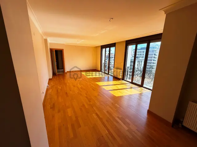 Bağdat-tren Arası 12 Yıllık İskanlı 280m2 Dublex Boş Satılık 6+2 3