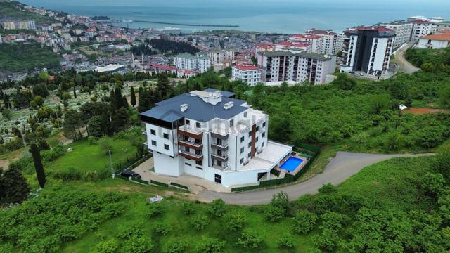 Trabzon'da Satılık Havuzlu Müstakil Bina 5