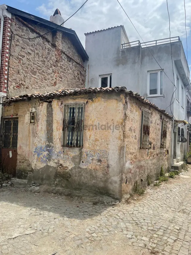 Ayvalık Merkez'de Köşe Nizamlı Teraslı 2 Katlı 4+1 Kağir Rum Evi 4
