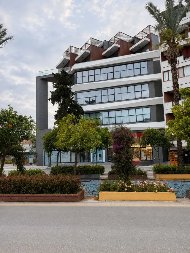 Kuşadası Merkez Ana Cadde Üzerınde 70 M² Kıralık Ofıs 1