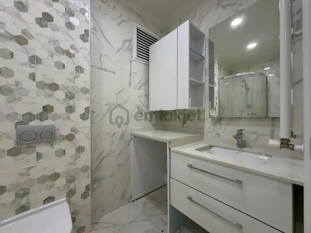 Kozyatağı'nda Yeşillikler İçinde Çift Balkonlu E.banyolu 2+1 Boş 5