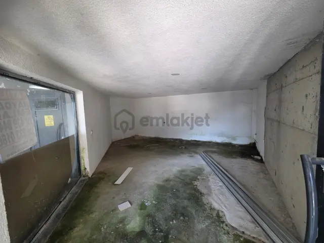 Haydar Emlaktan Yenicede Çarşı İçinde E-5 E Cepheli Yatırımlık Köşe Dükkan 4