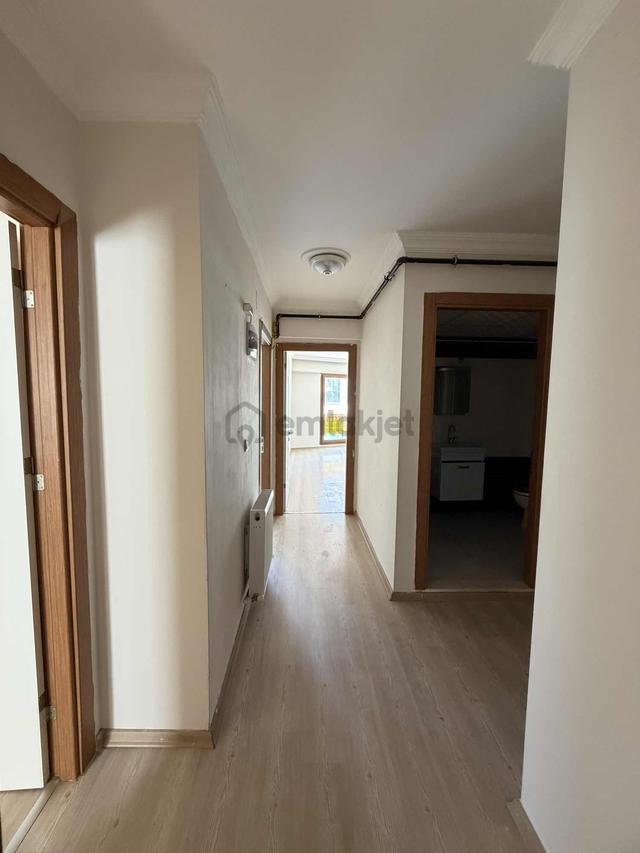 Emlak Center'dan Kiralık Arakat Muradiye'de 3+1 Açık Mutfak 3
