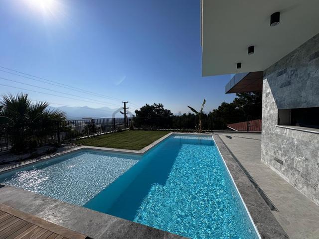 Kuşadası Soğucak'ta Full Deniz Manzaralı Özel Mülk 4