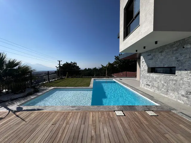 Kuşadası Soğucak'ta Full Deniz Manzaralı Özel Mülk 3