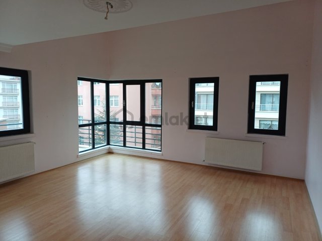 Birlik Mahallesi Ana Caddeye Yakın Komili Otoparklı Asansörlü Bakımlı Kiralık 5+1 Dubleks Daire Birlik Mahallesi Ana Caddeye Yakın Komili Otoparklı Asansörlü Bakımlı Kiralık 5+1 Dubleks Daire