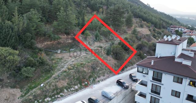 Zeytinköy’de Şehrin Merkezinde Panoramik Manzaralı Müstakil Arsa 1