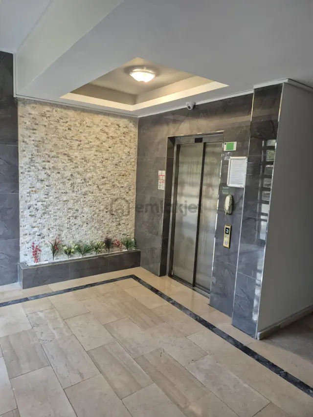 Sahibinden Site İçi Kapalı Otoparklı Ara Kat 4+1 Lüks Daire 1