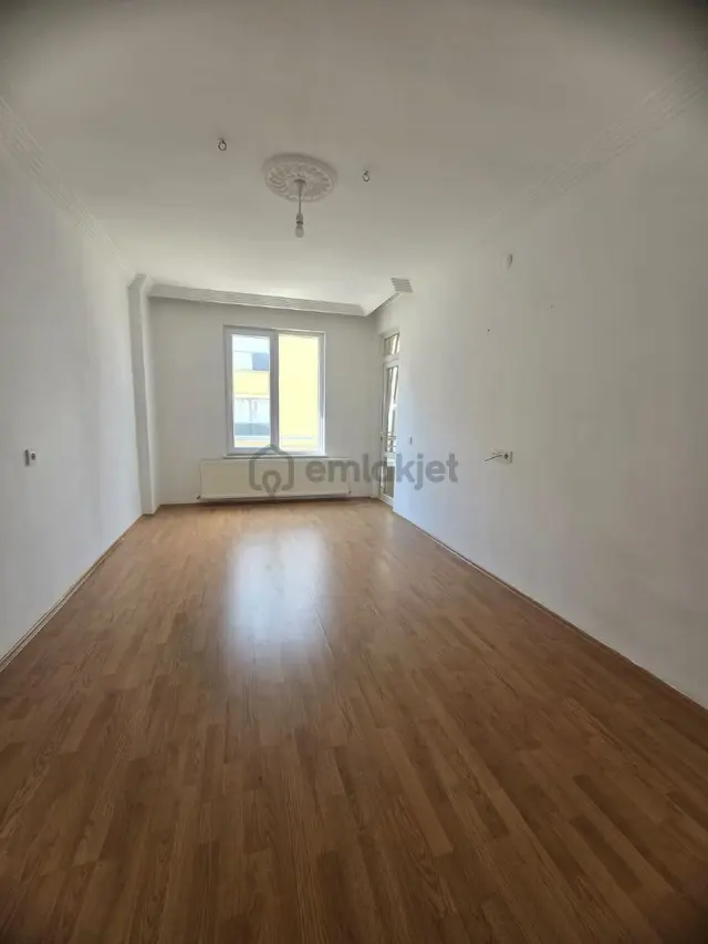 Bucak Şehir Merkezinde 140 M2 3+1 Geniş Kiralık Daire 4
