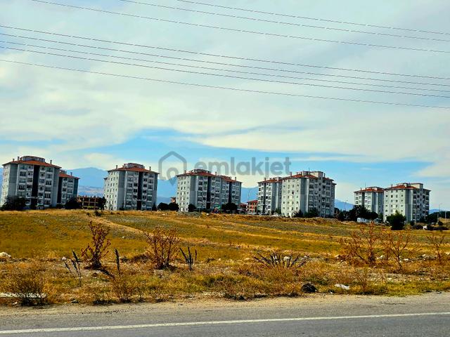 Kütahya Emet Örencik'te Köy Otoyol Elk Su Çay Yanı 1463 M² Bakımlı Tarla. Açıklamada 4