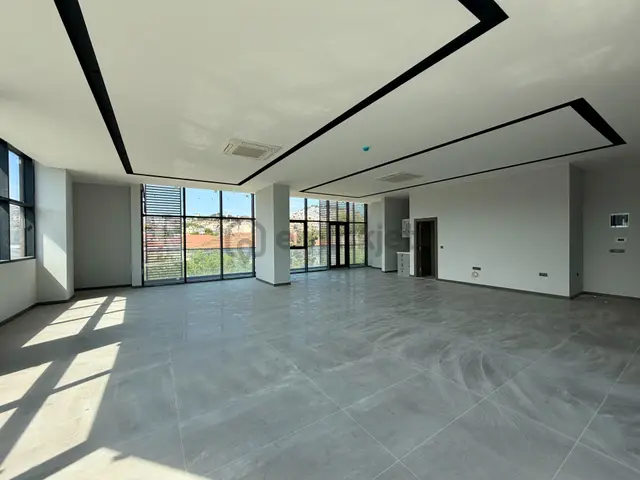 Kuşadası Merkez Ana Cadde Üzerınde 104 M² Kıralık Ofıs 2